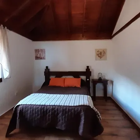 Guinderos Country house *